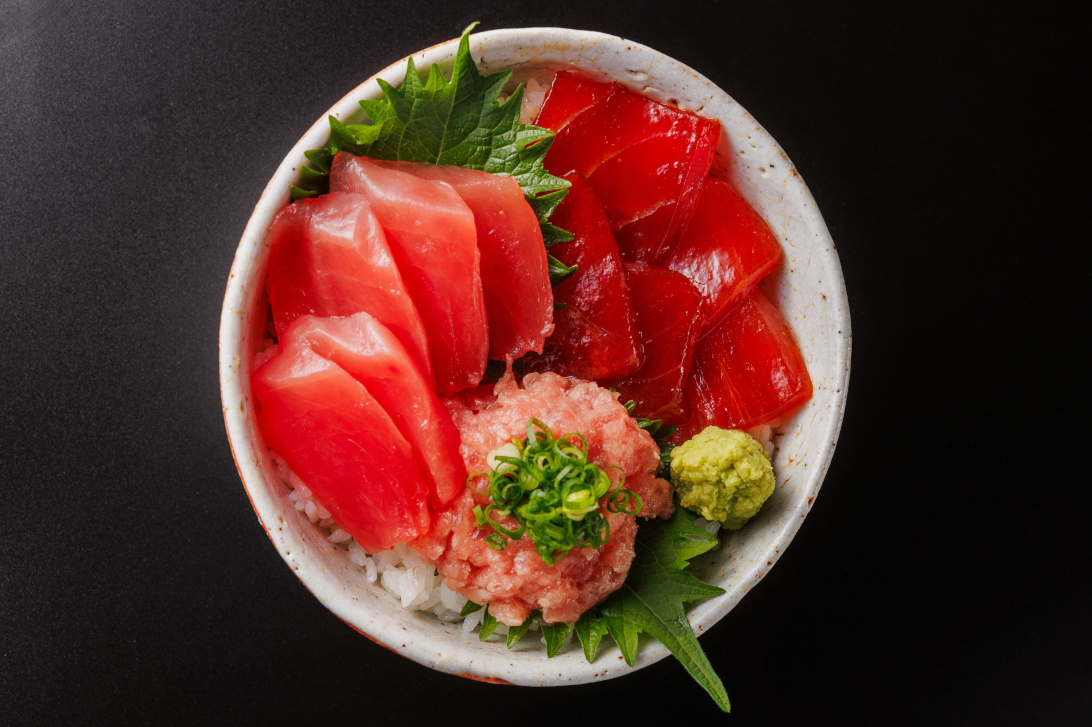 しあわせセットを使用したまぐろ丼